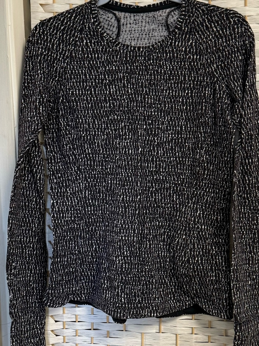 Lululemon Black and White Textured Long-Sleeve Women's Top Size 8
